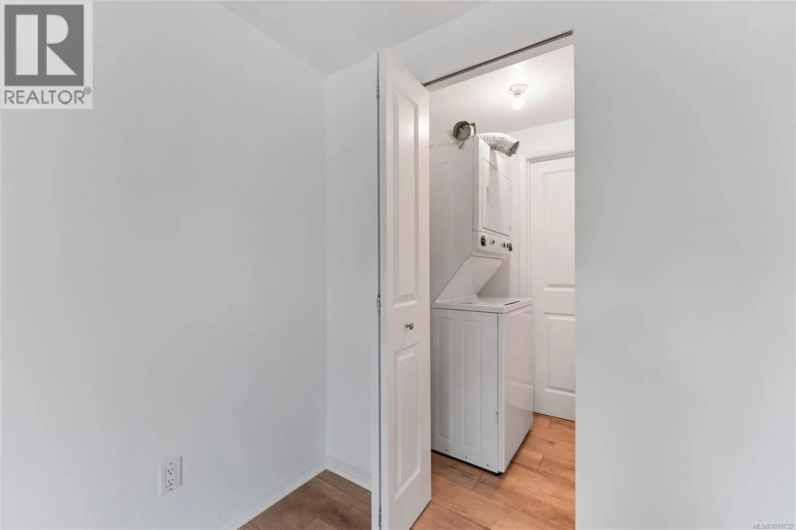 105 3277 Quadra St