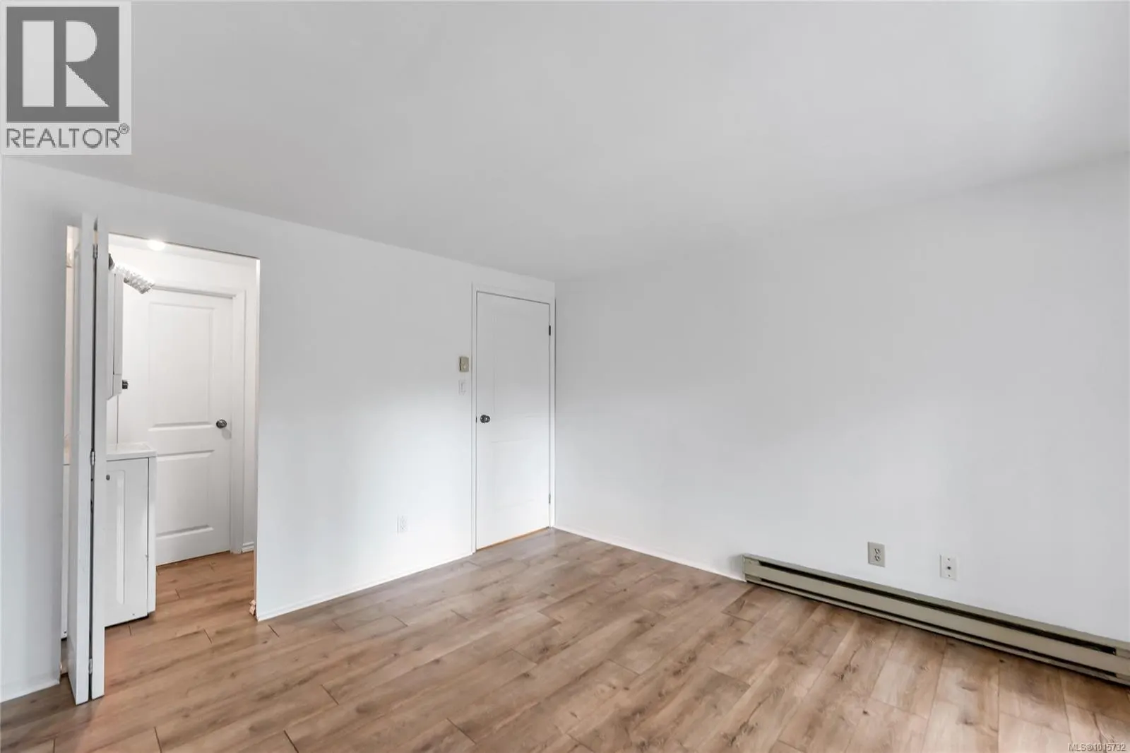105 3277 Quadra St