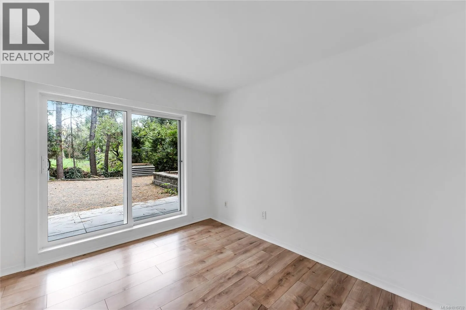 105 3277 Quadra St