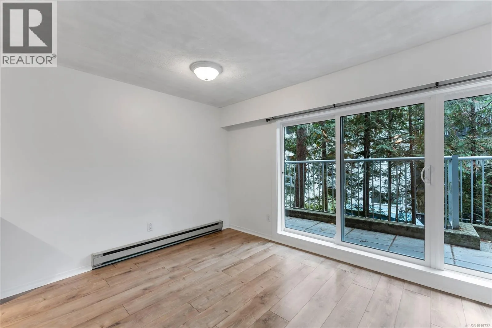 105 3277 Quadra St