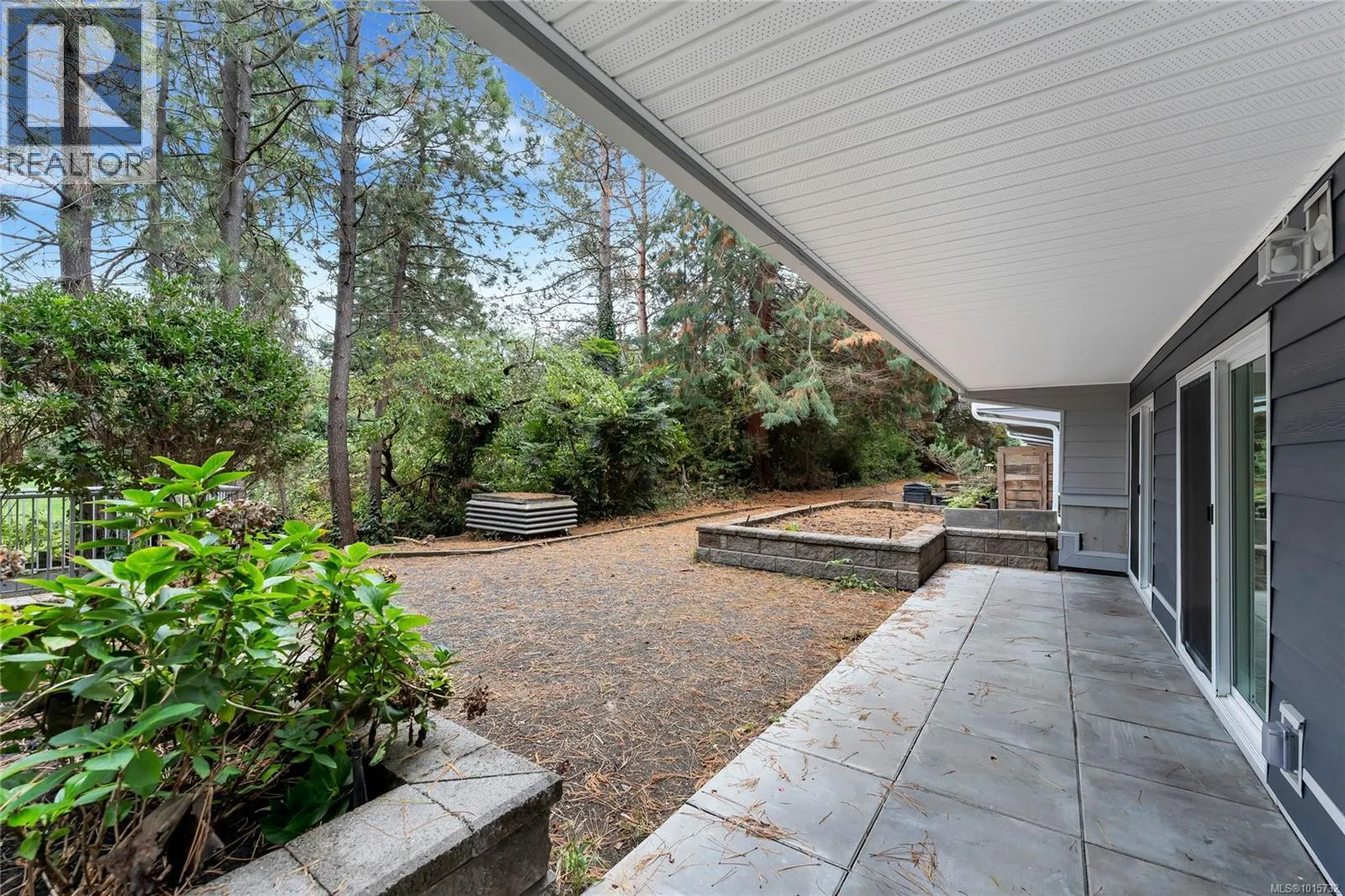 105 3277 Quadra St