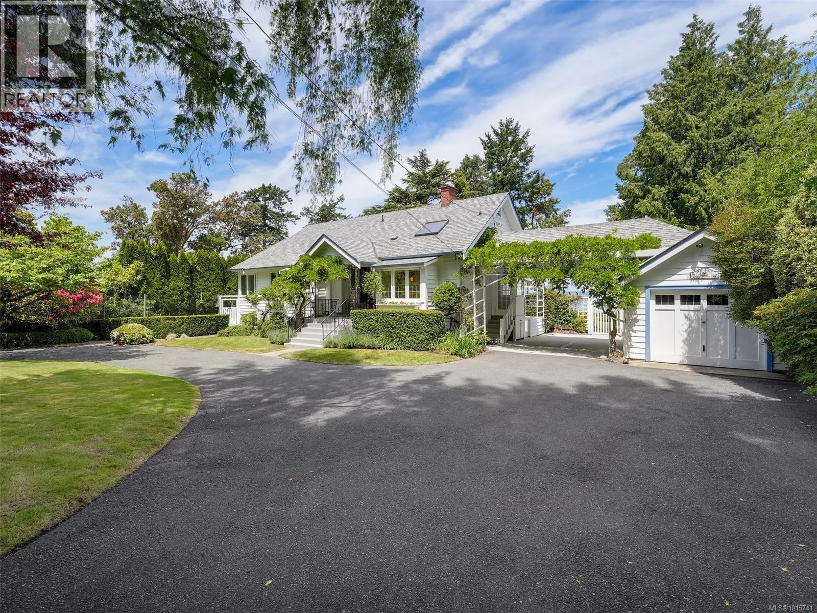 4590 Torquay Dr