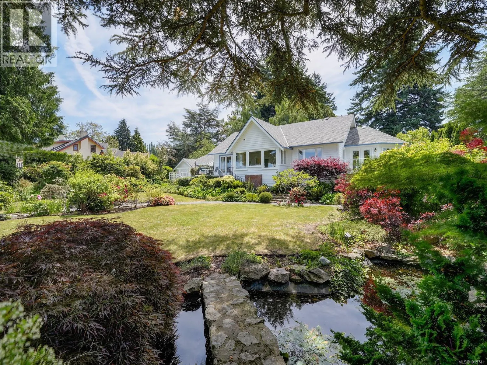 4590 Torquay Dr