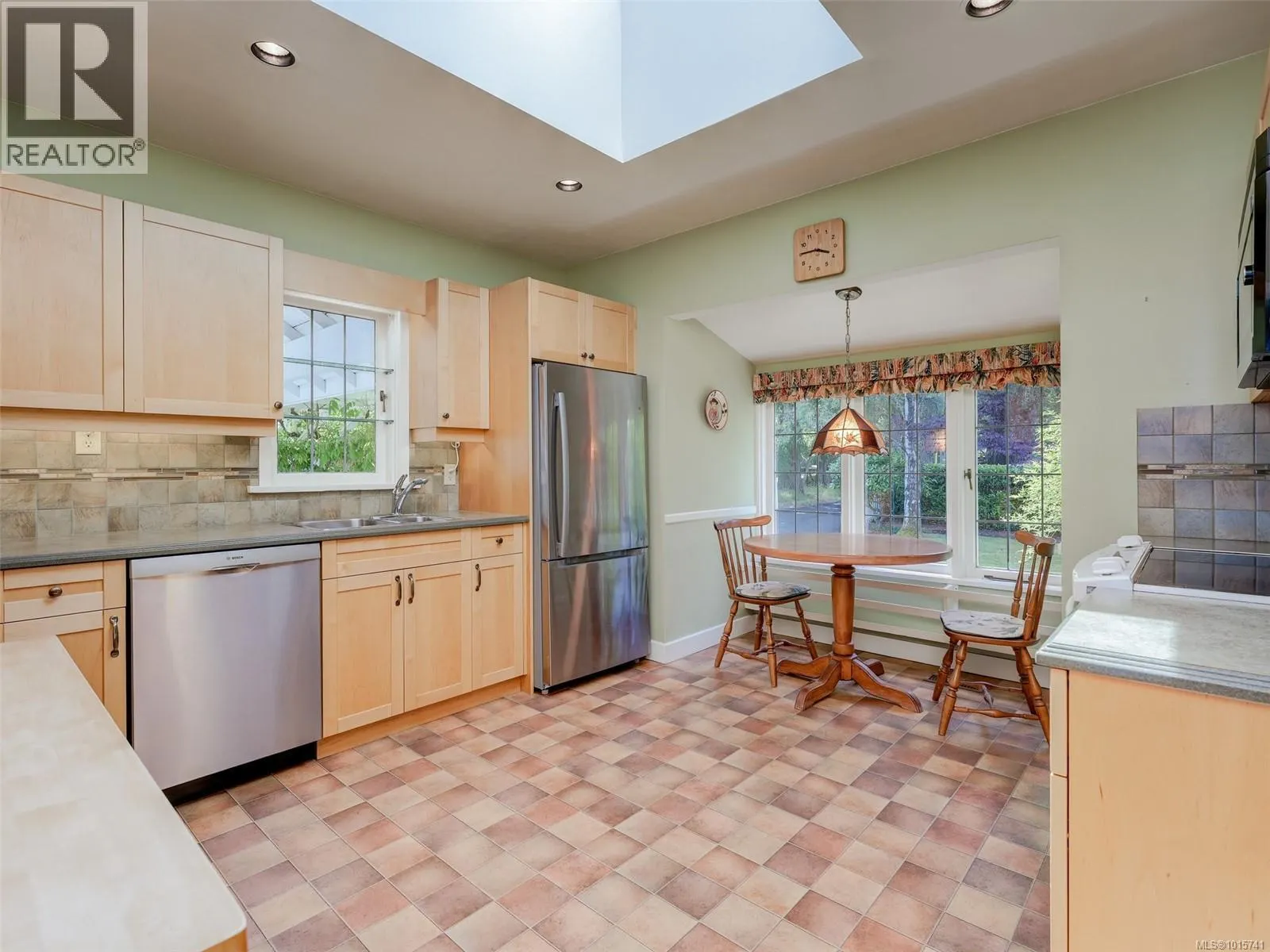 4590 Torquay Dr