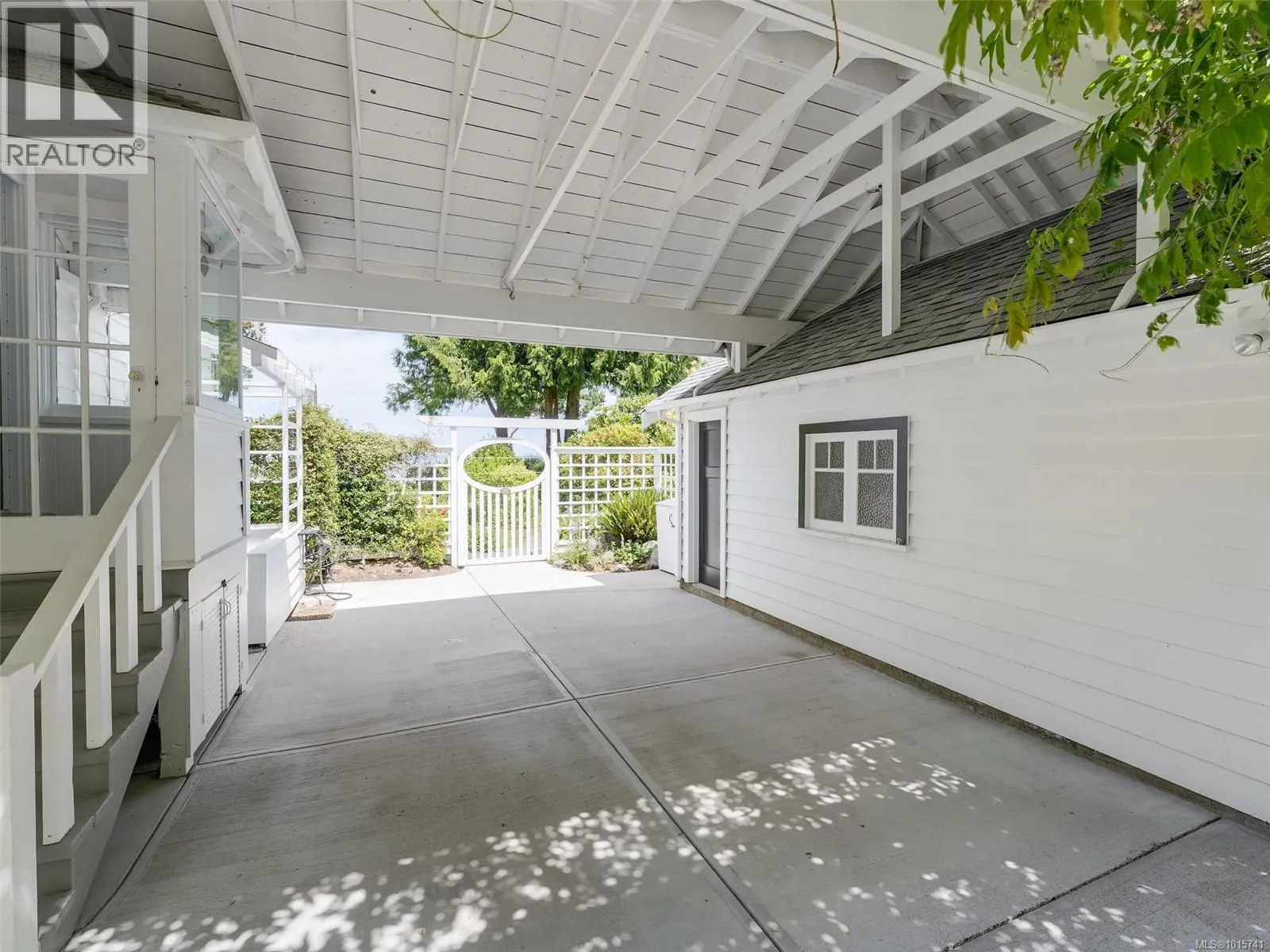 4590 Torquay Dr