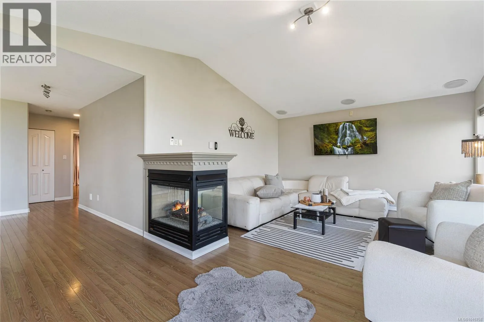 4895 Laguna Way