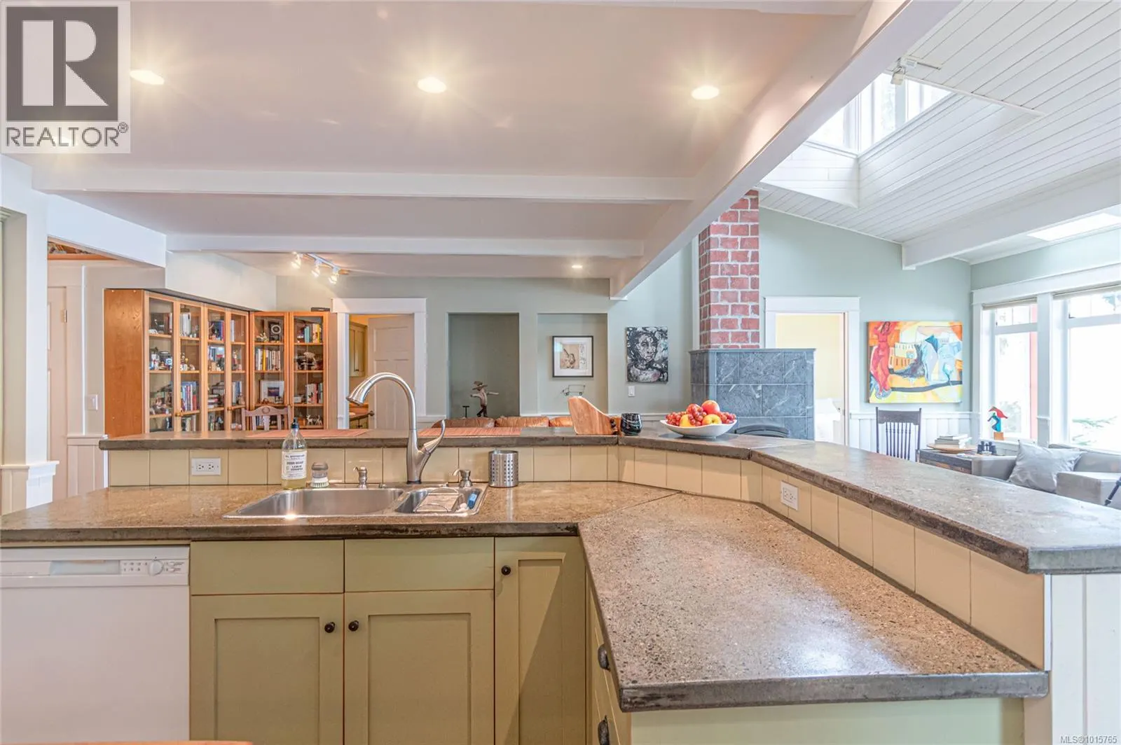 105 Island Park Dr