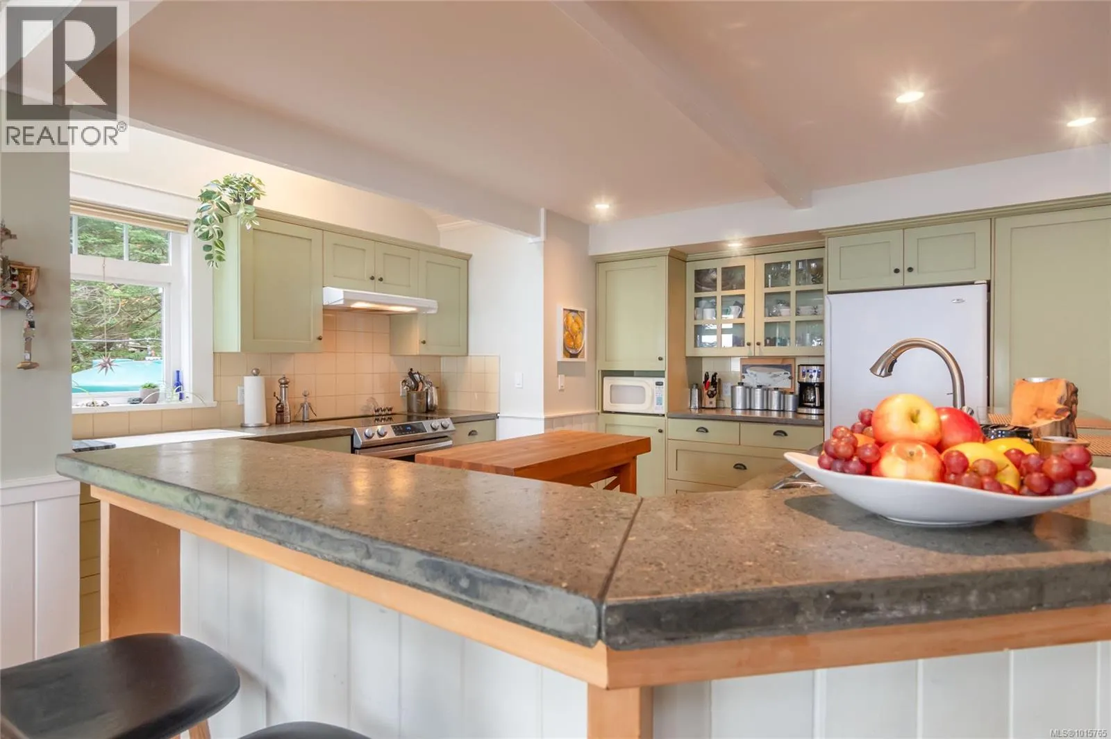 105 Island Park Dr