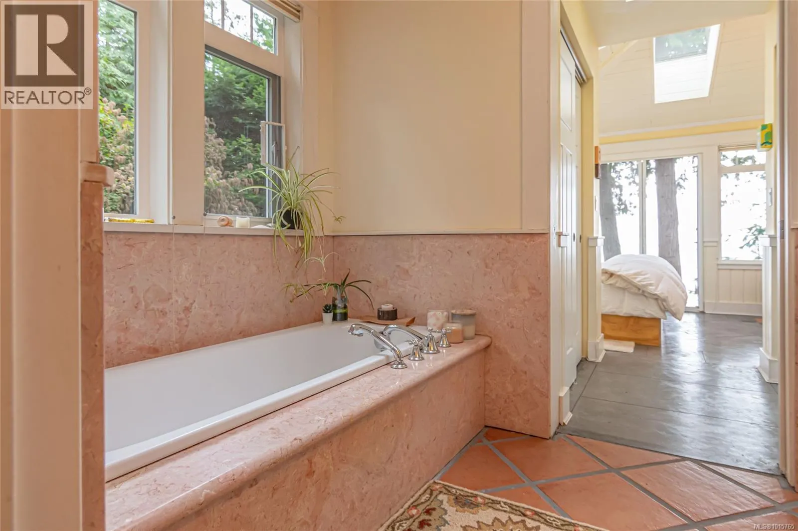 105 Island Park Dr