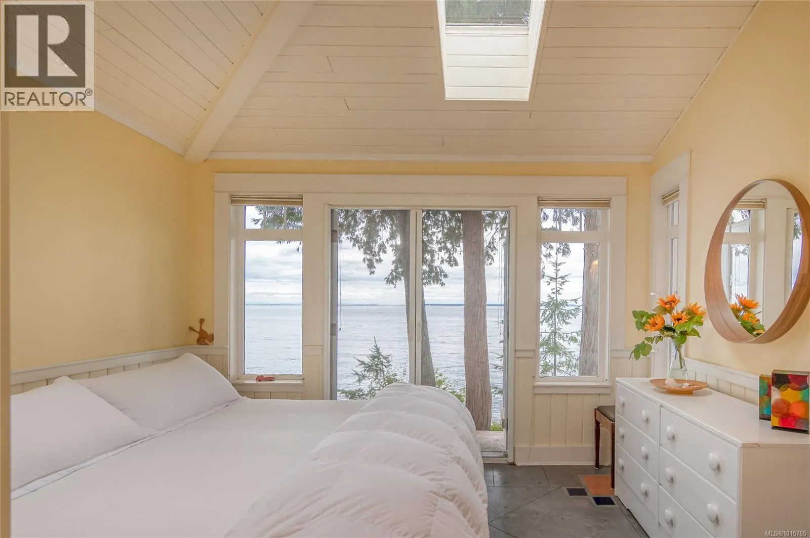 105 Island Park Dr