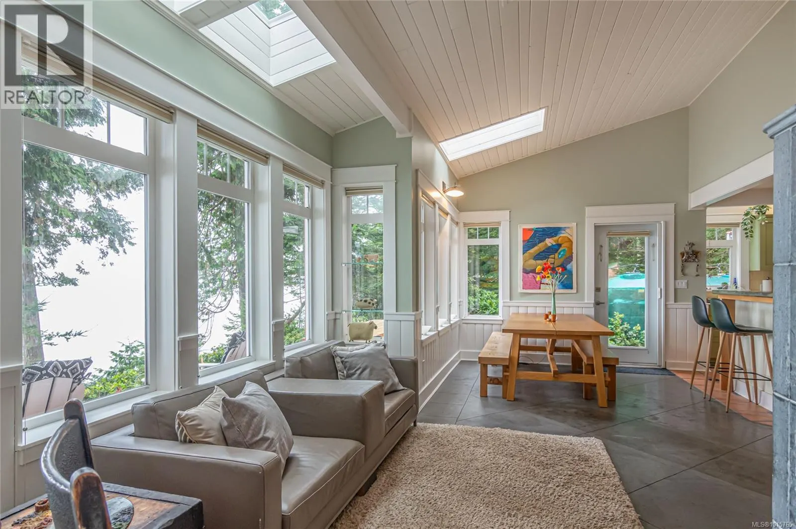 105 Island Park Dr