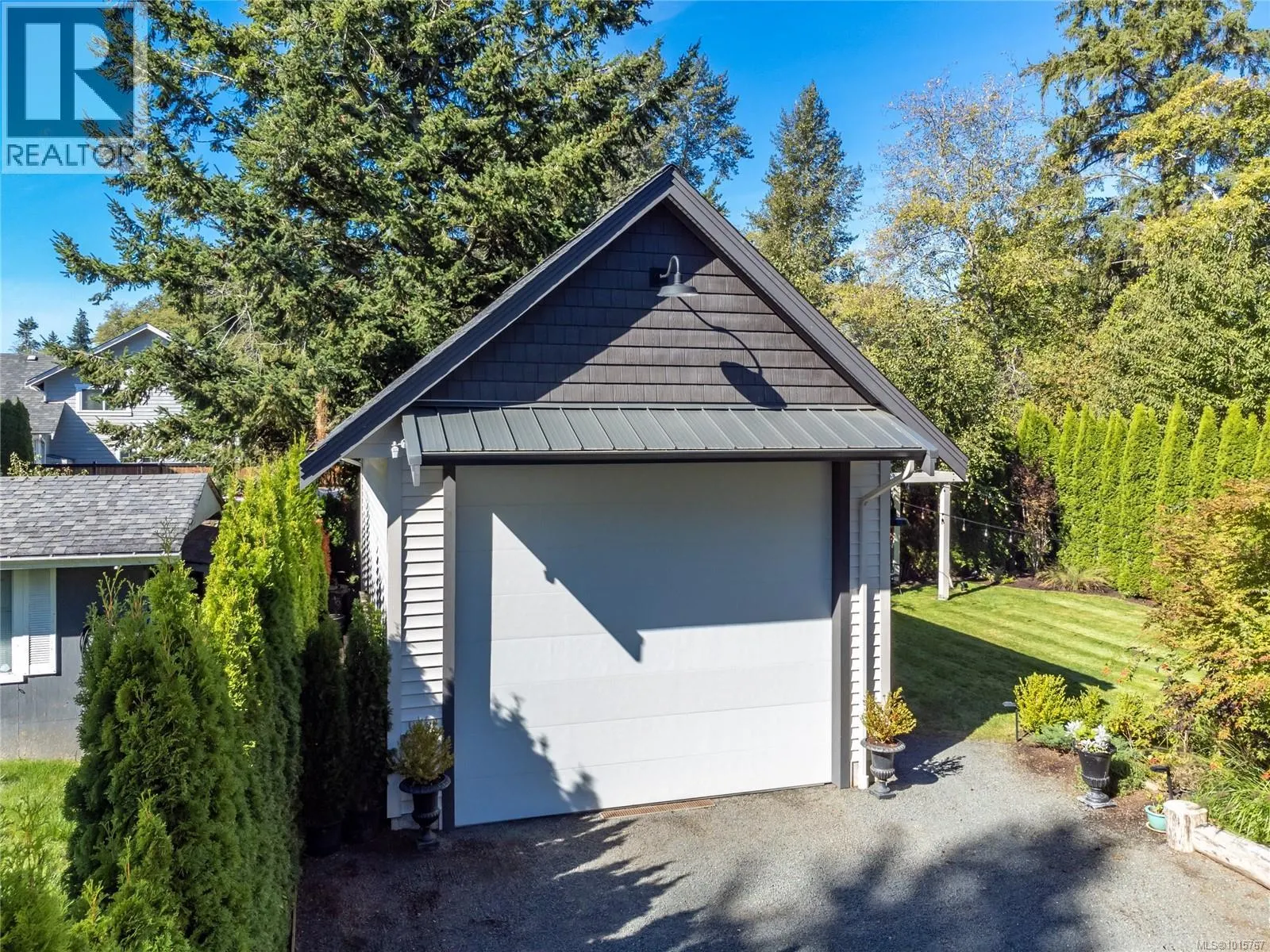 3943 Dillman Rd