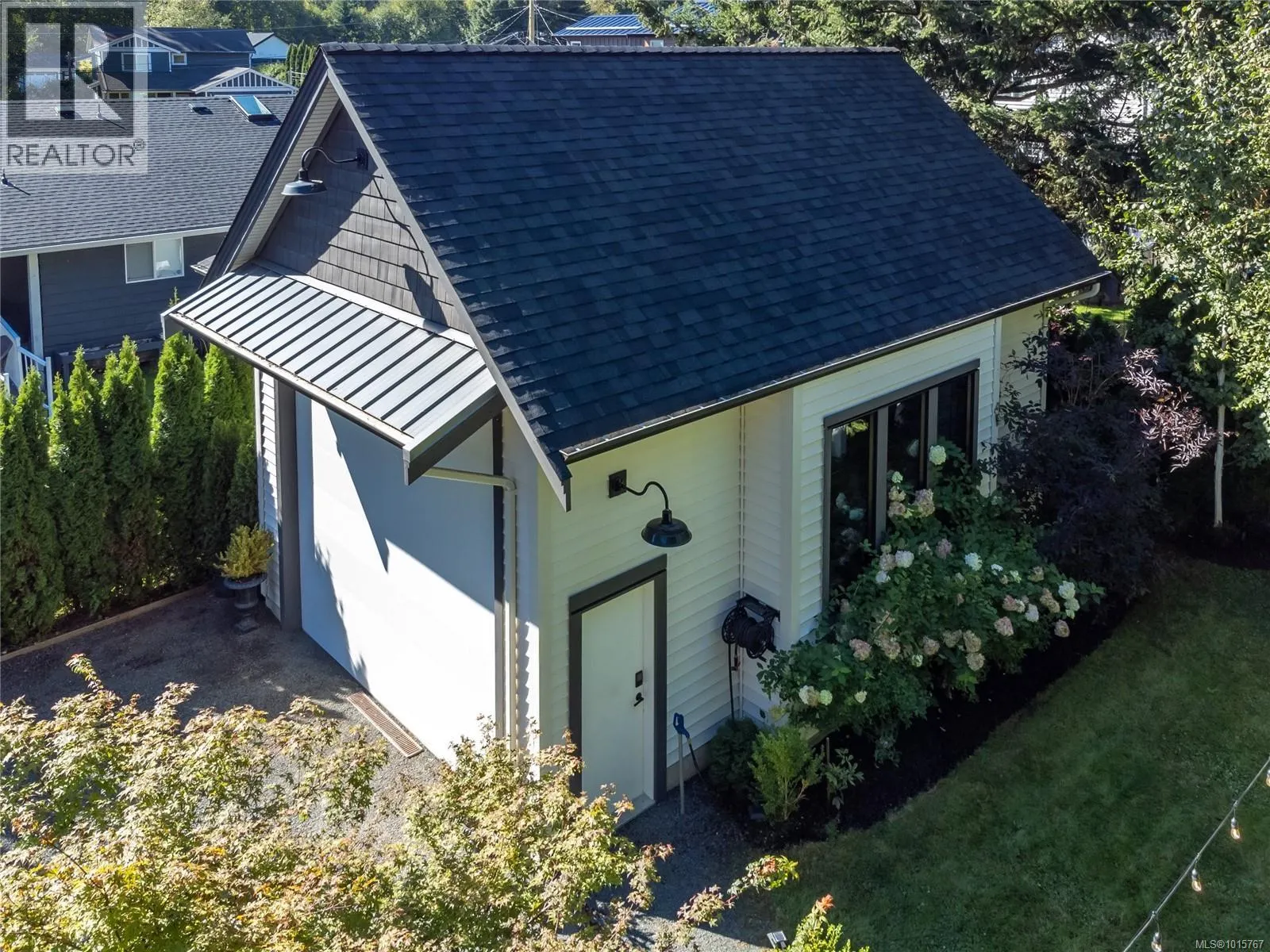 3943 Dillman Rd