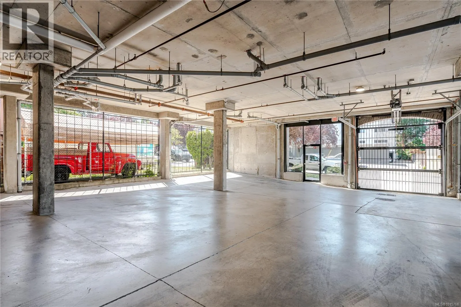 203 1121 Fort St