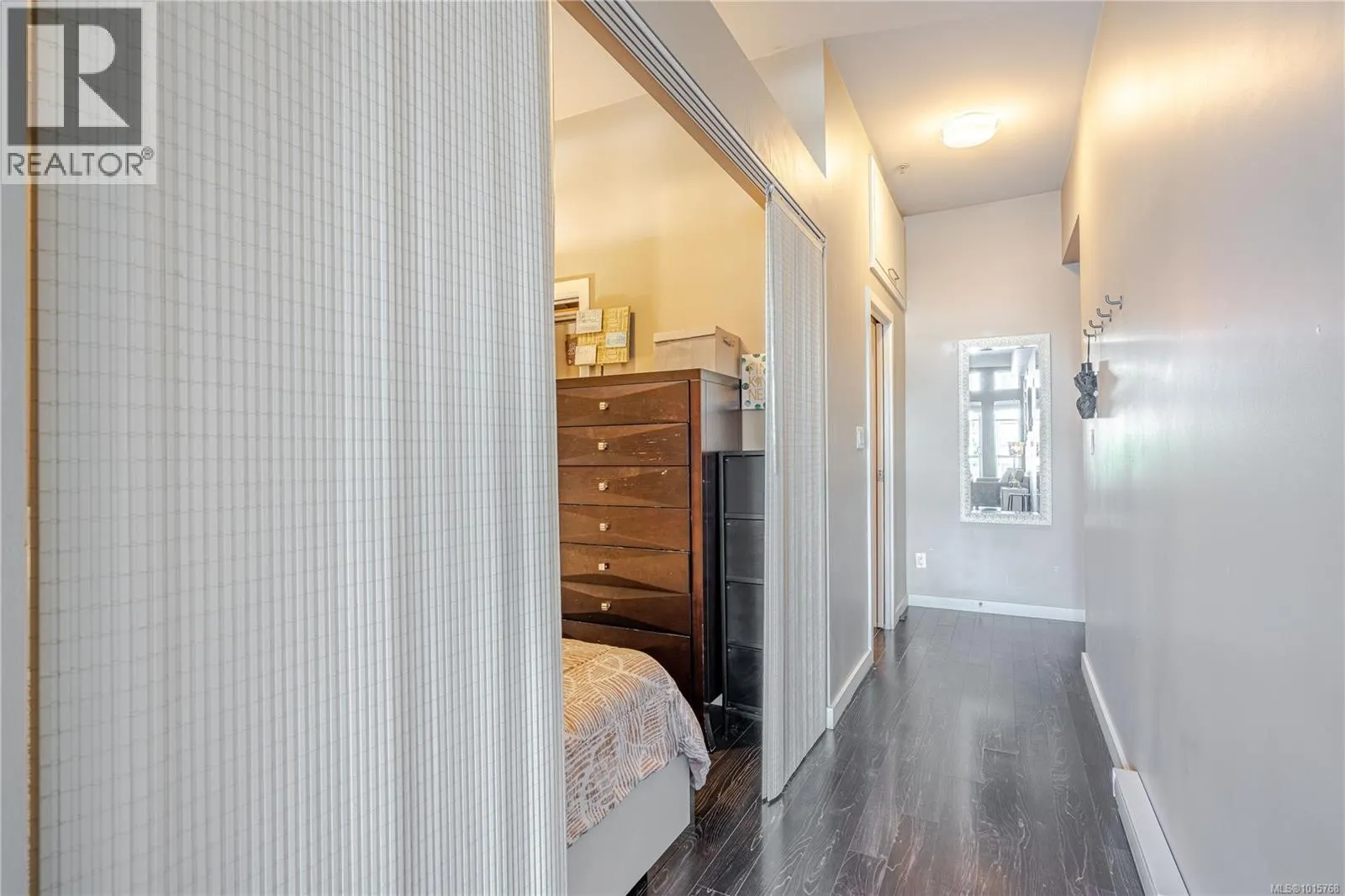 203 1121 Fort St