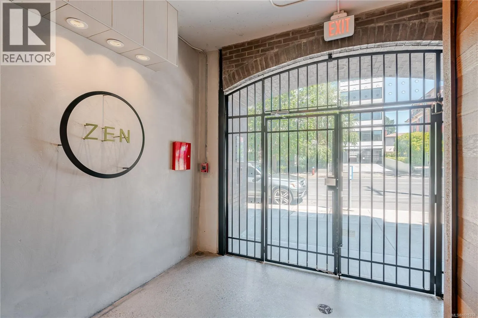 203 1121 Fort St
