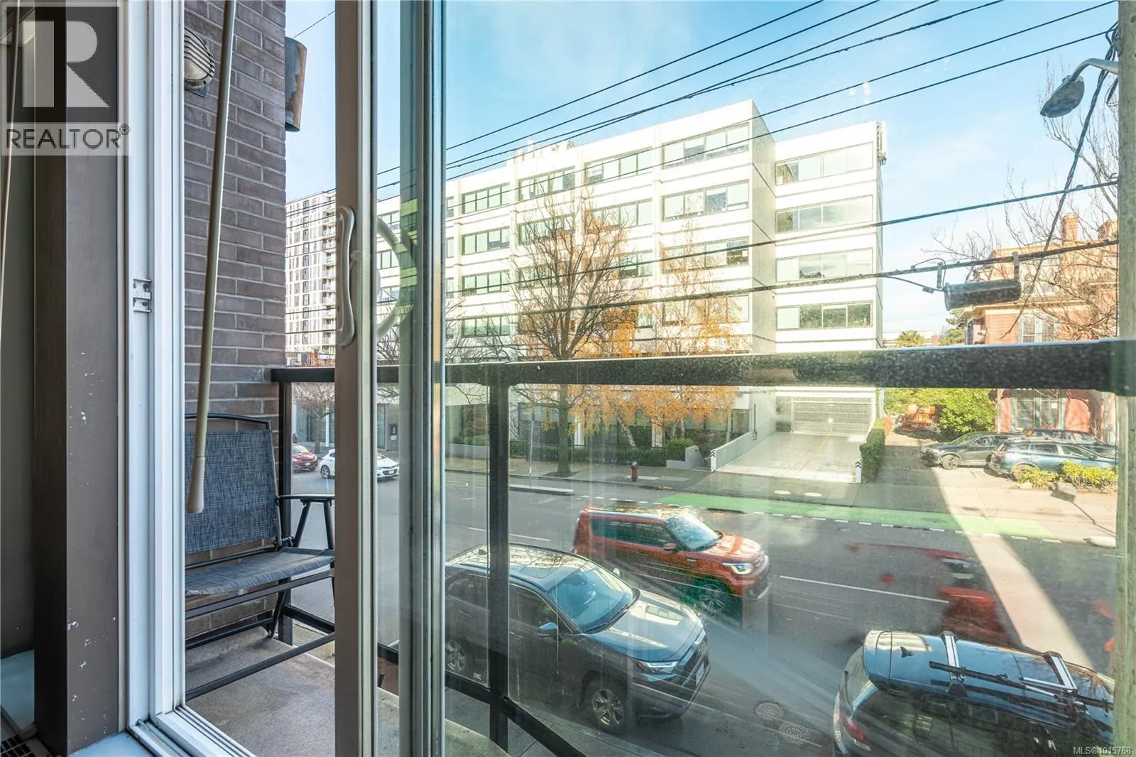 203 1121 Fort St
