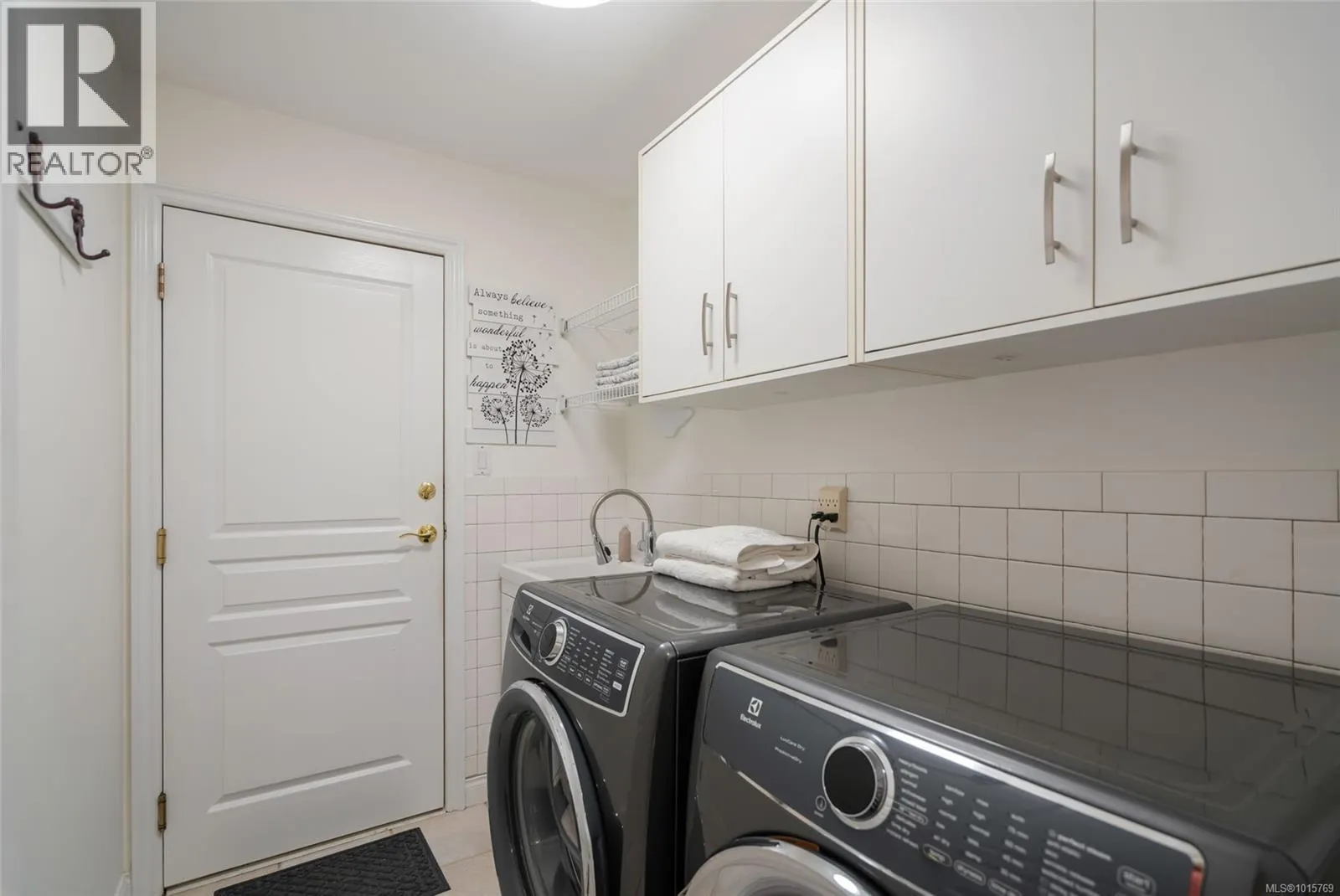 1255 Gabriola Dr