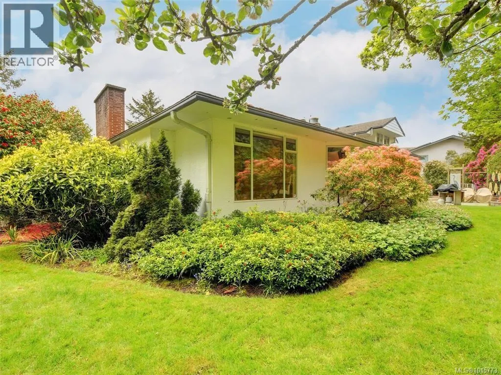 2559 Bermuda Pl W