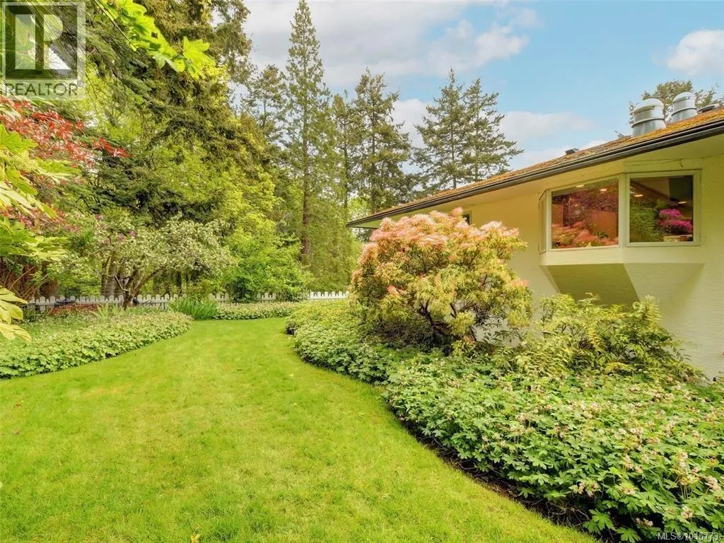 2559 Bermuda Pl W