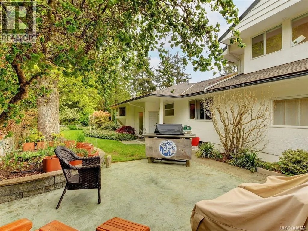 2559 Bermuda Pl W