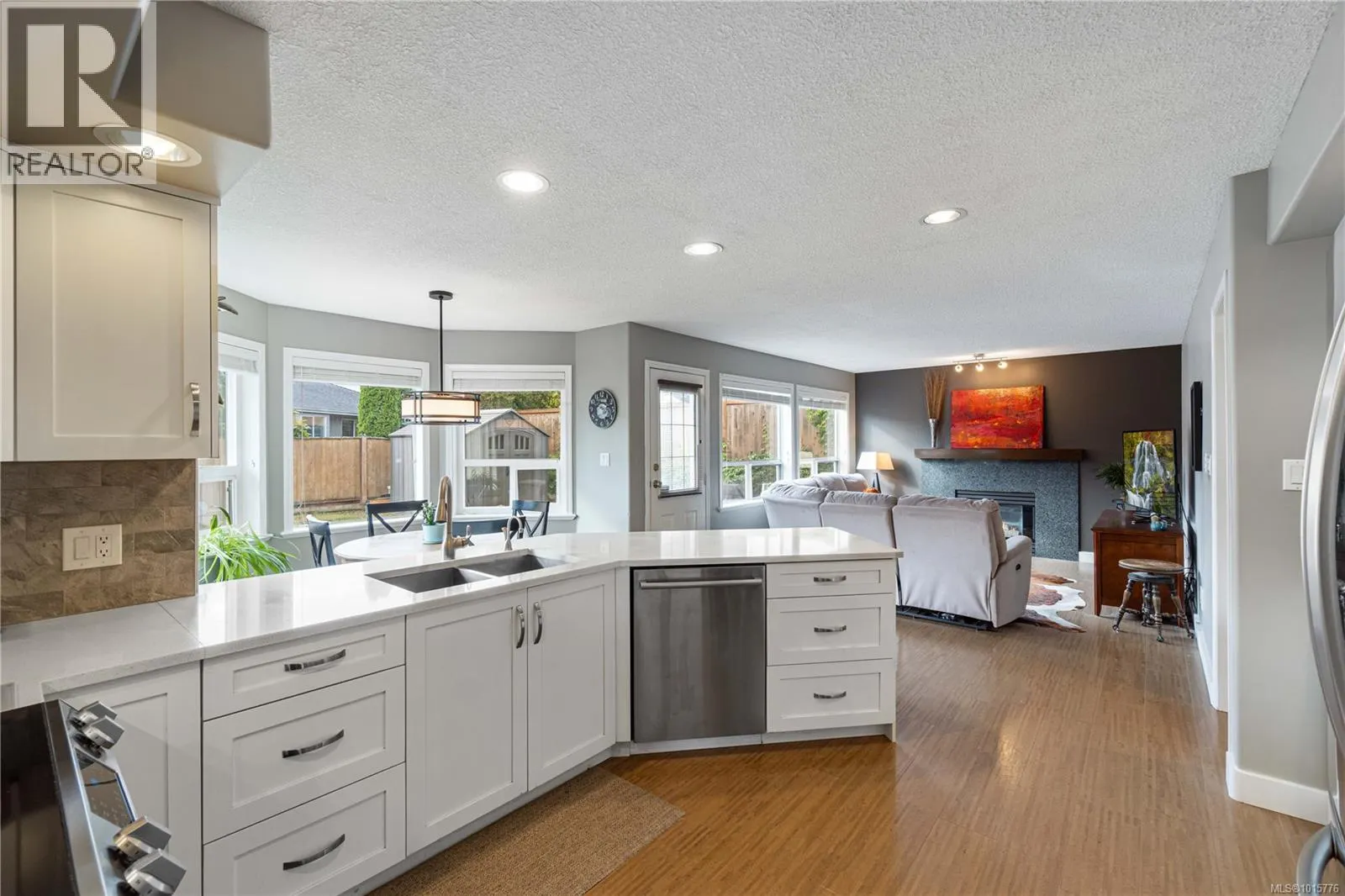 6123 Janelle Pl