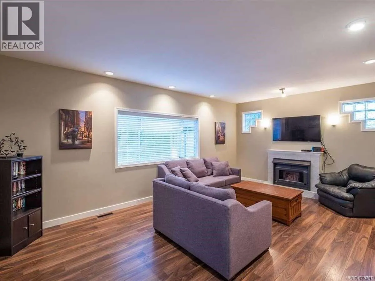 5826 Cutter Pl