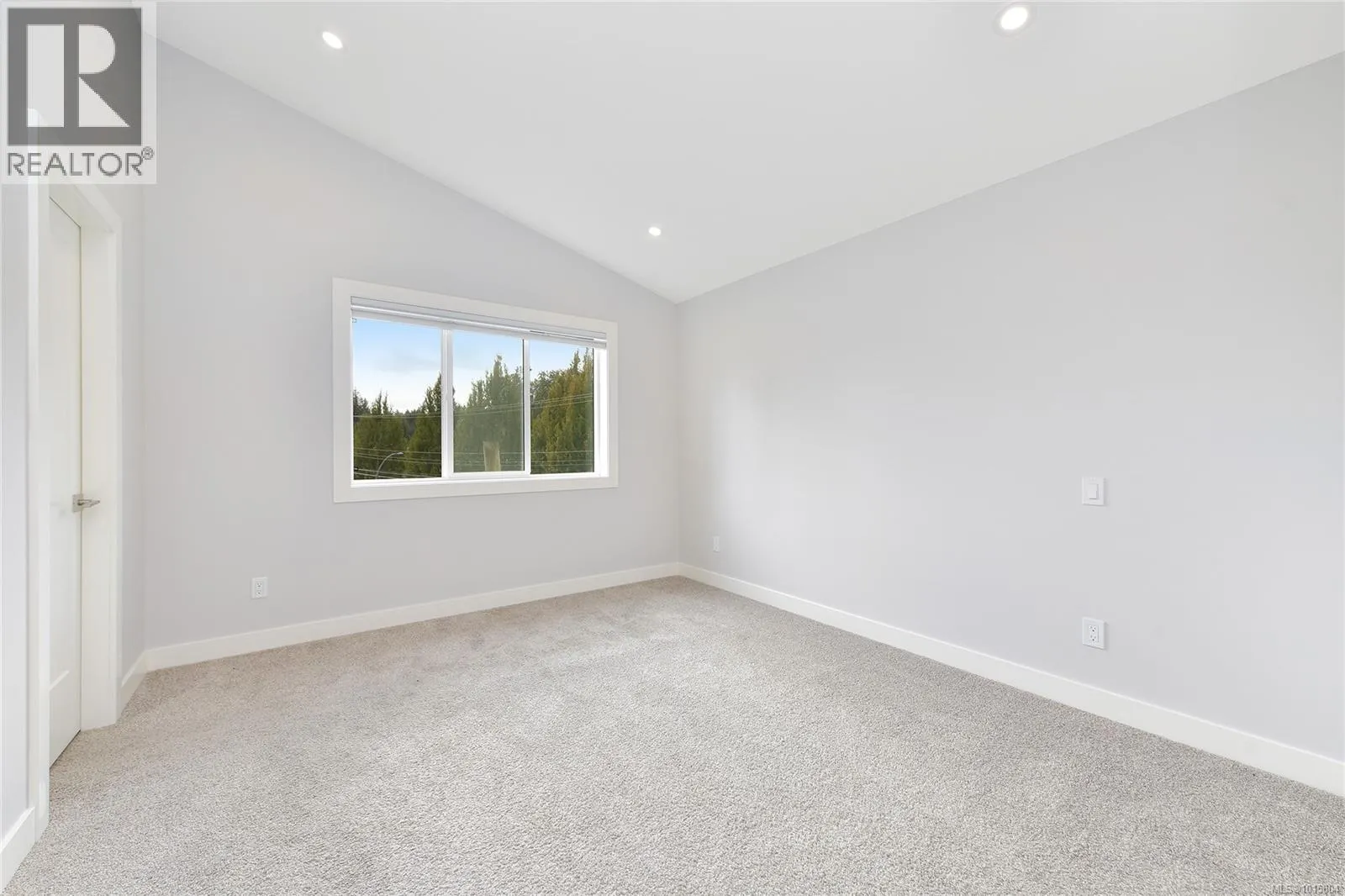 104 3429 HAPPY VALLEY Rd