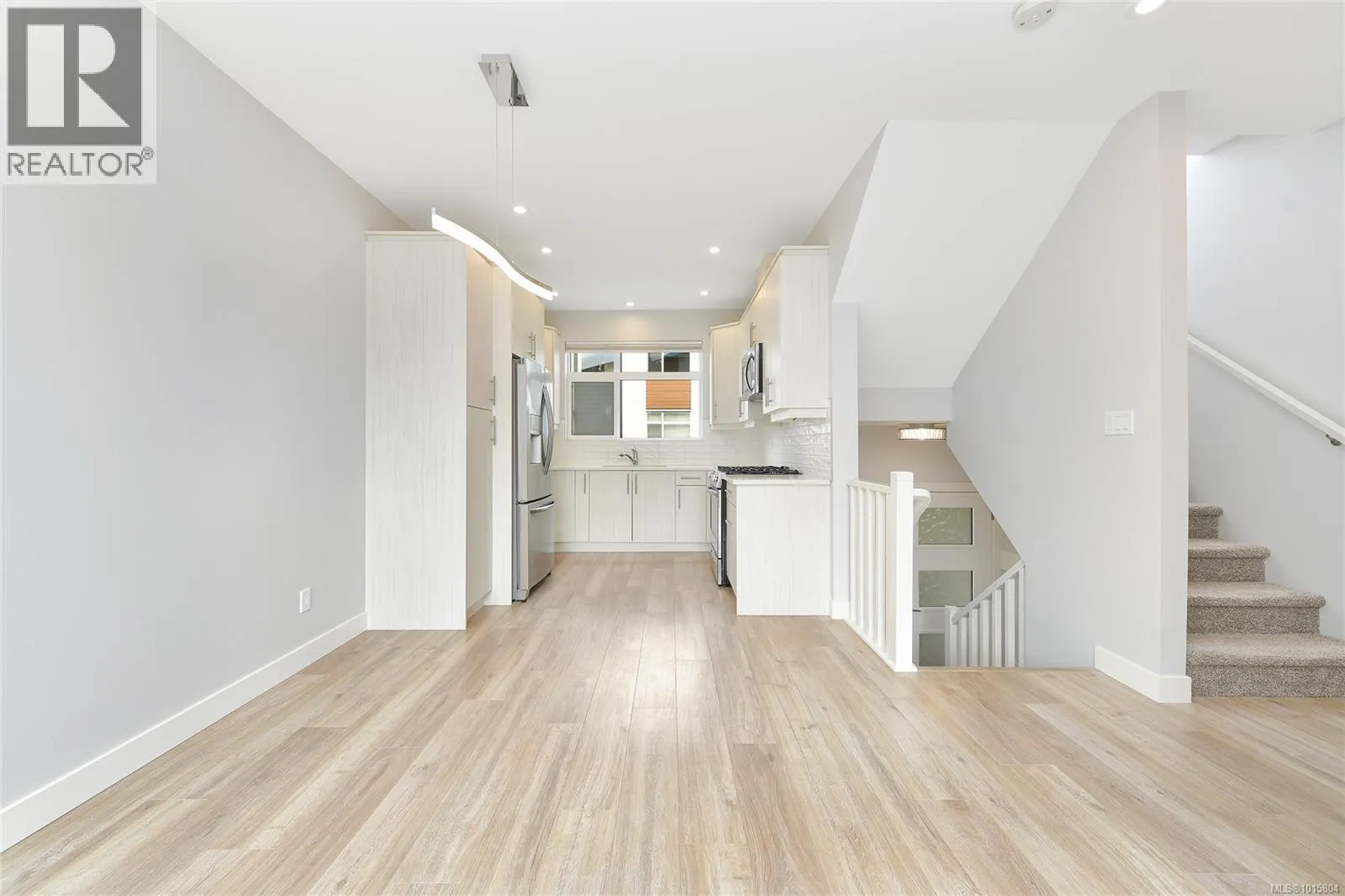 104 3429 HAPPY VALLEY Rd