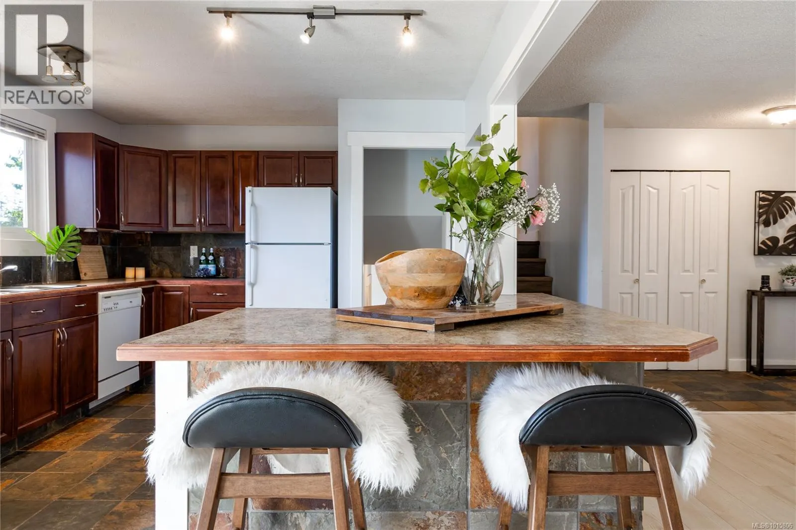 2112 Boxwood Rd