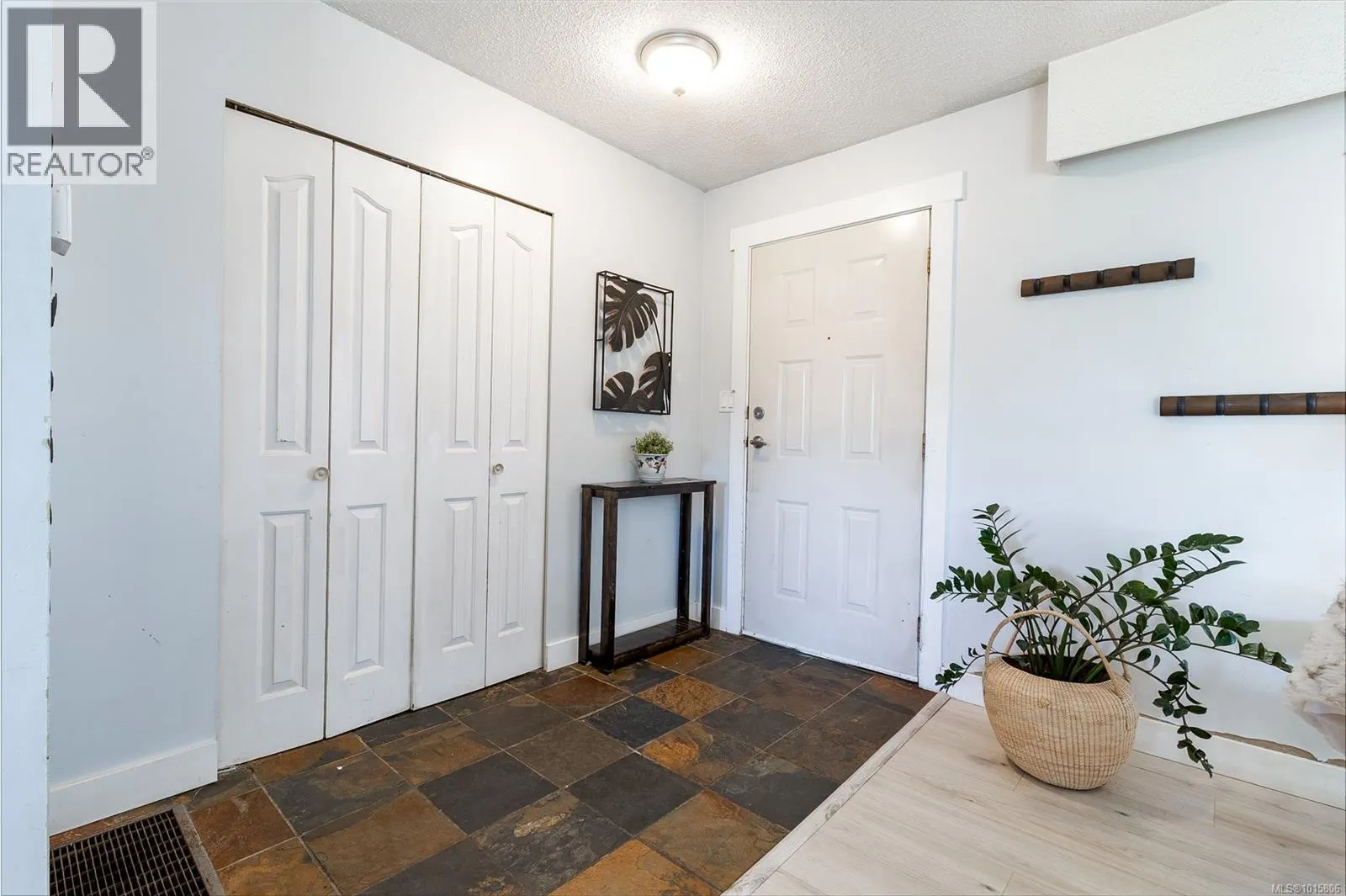 2112 Boxwood Rd