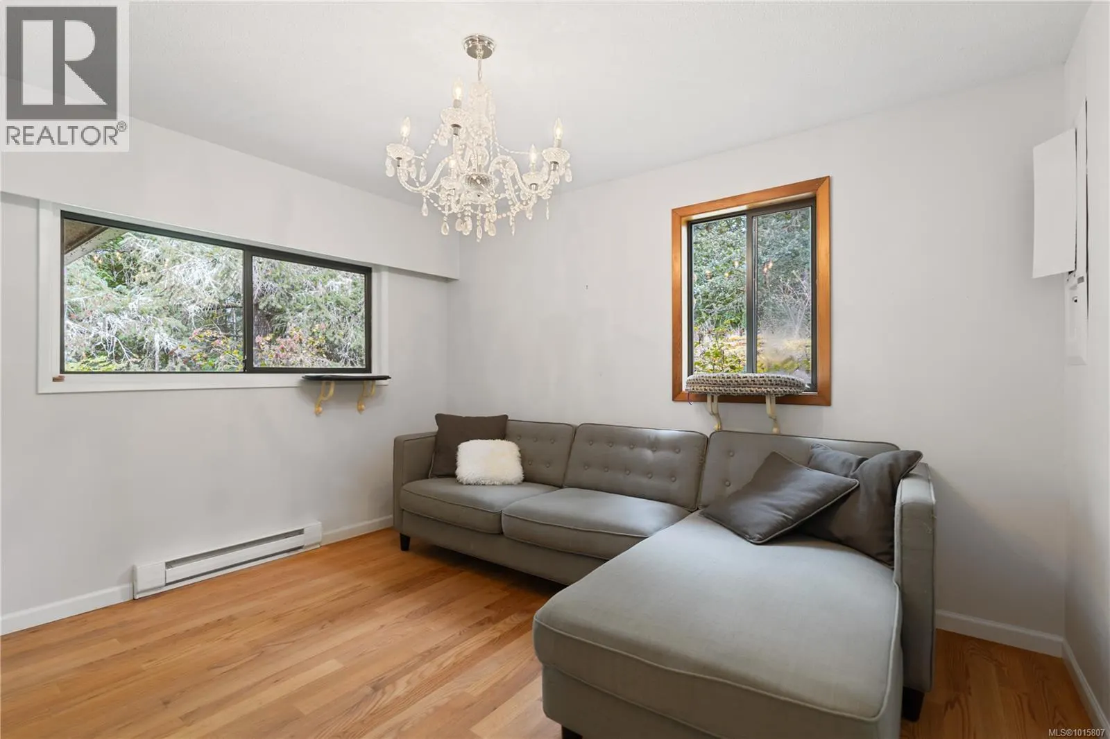 100 Viaduct Ave W