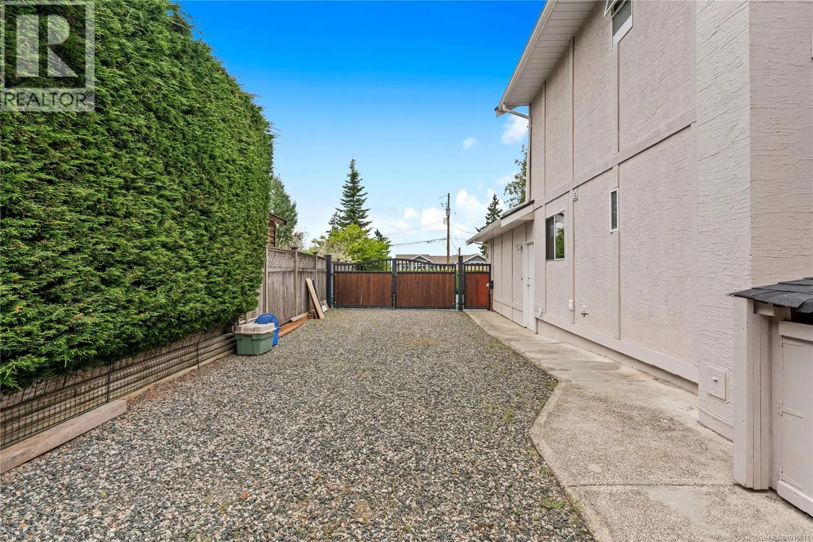 870 Cavin Rd