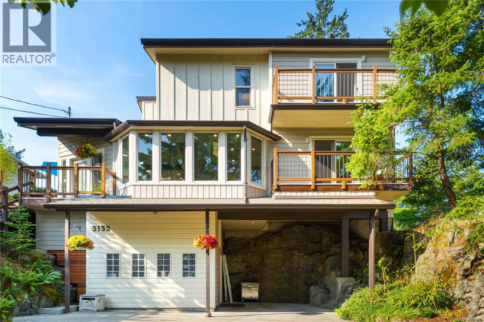 3132 Robin Hood Dr