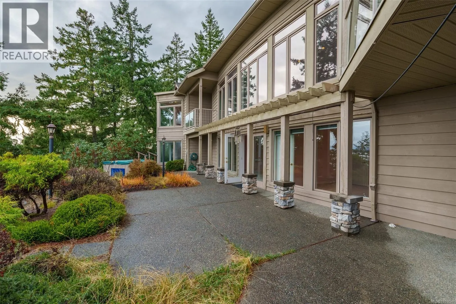 558 Wilderness Pl
