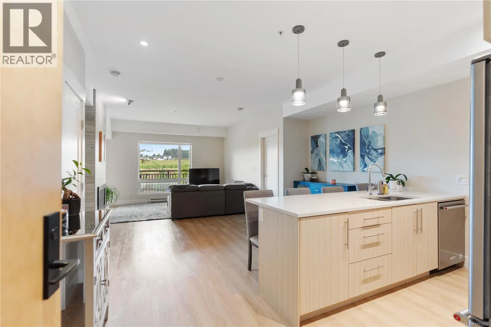 303 2500 Hackett Cres