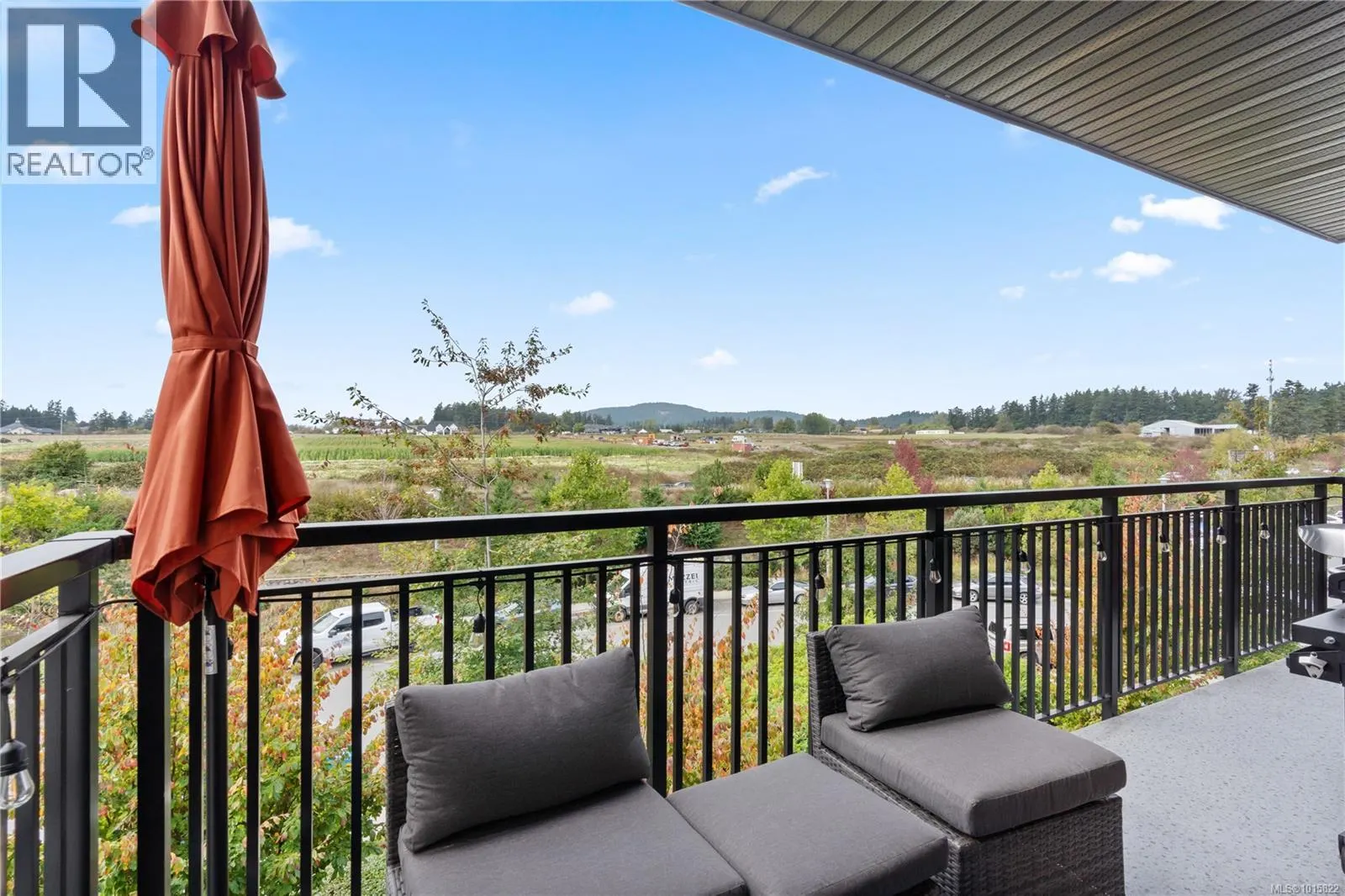 303 2500 Hackett Cres