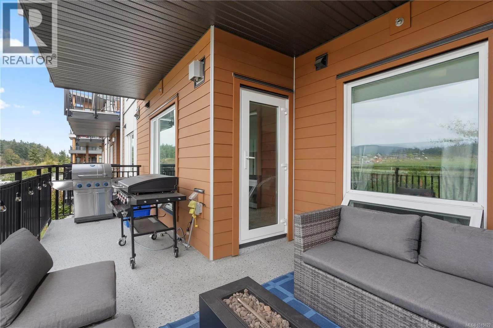 303 2500 Hackett Cres