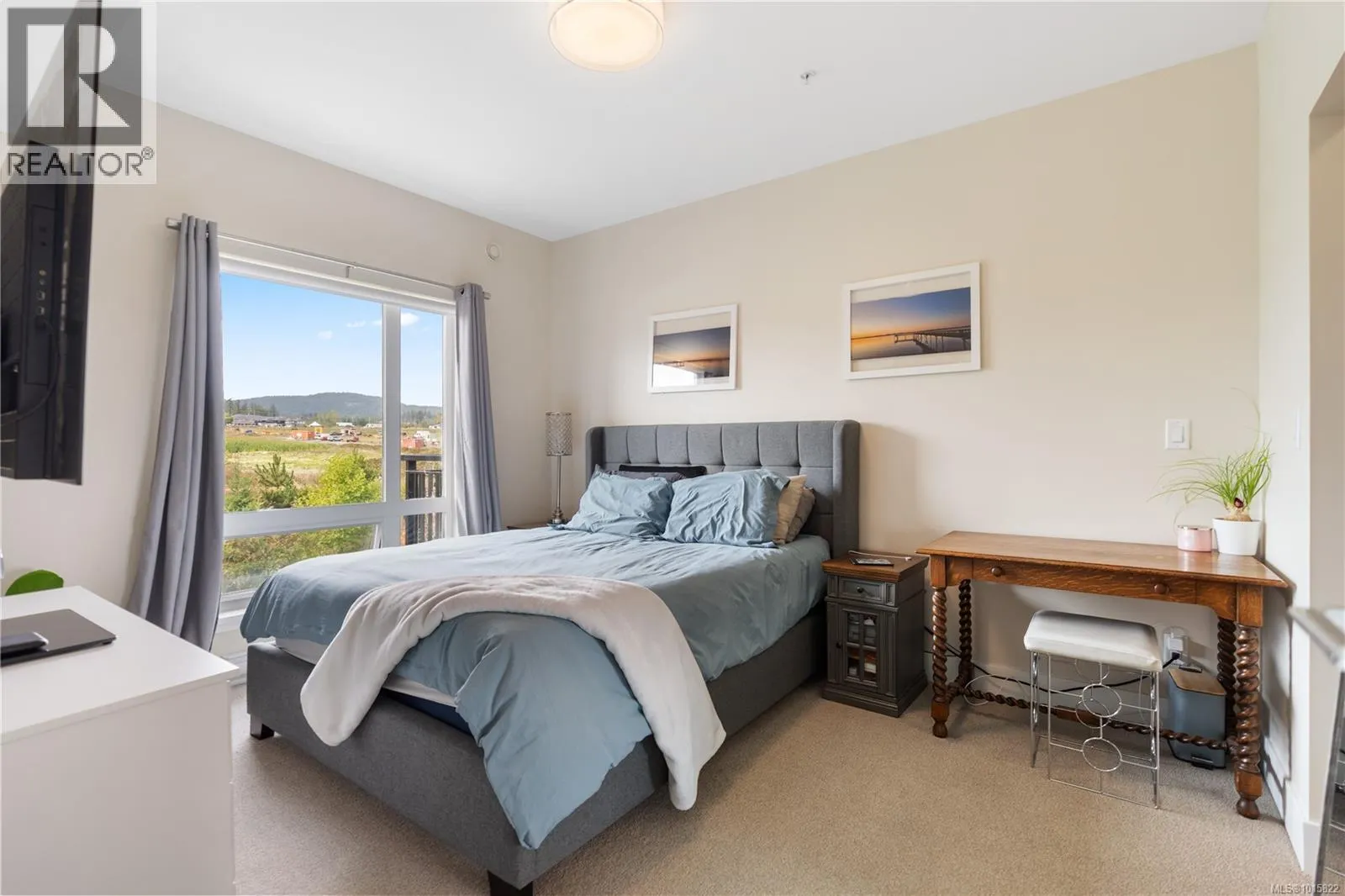 303 2500 Hackett Cres