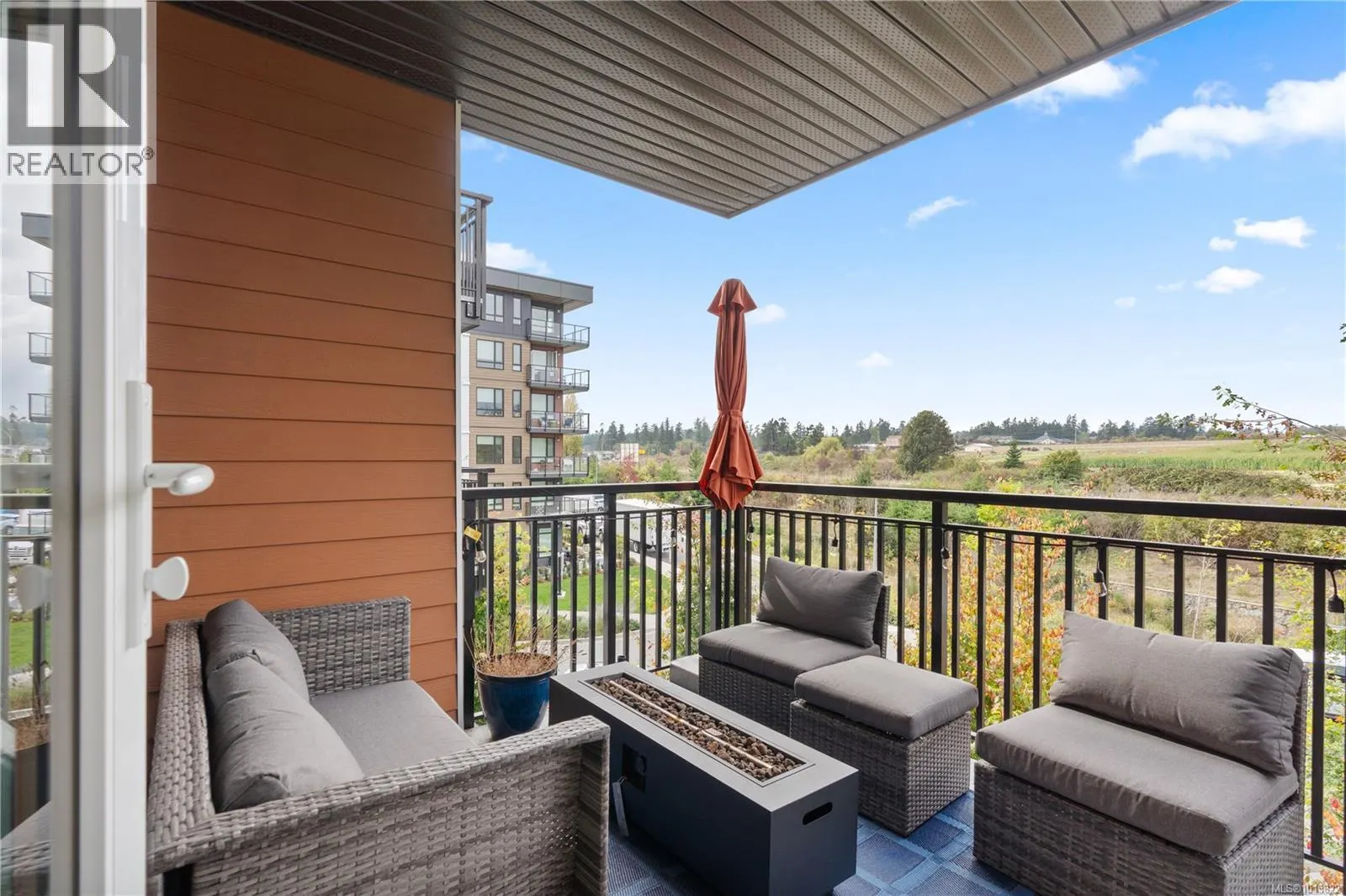 303 2500 Hackett Cres