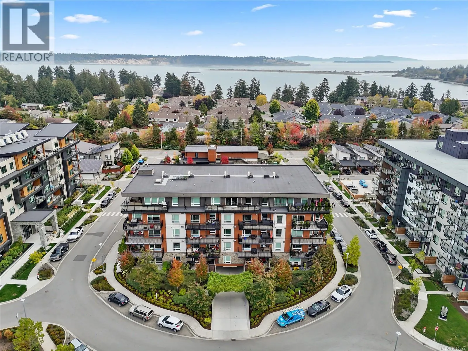 303 2500 Hackett Cres
