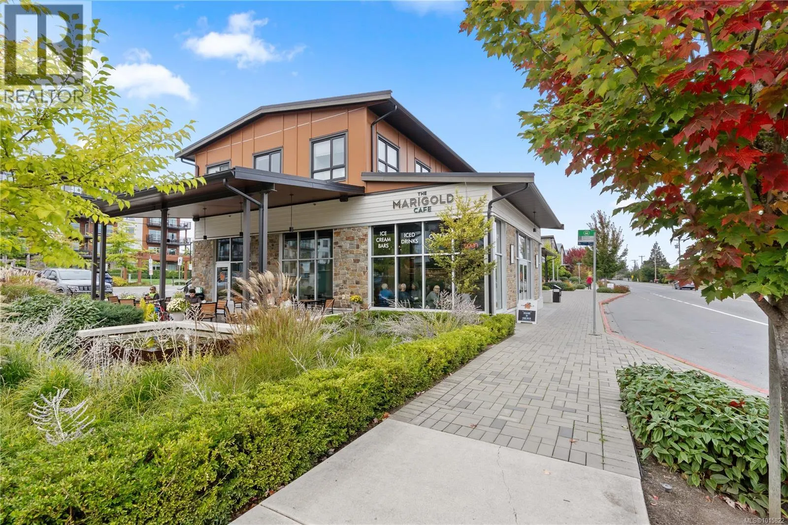 303 2500 Hackett Cres