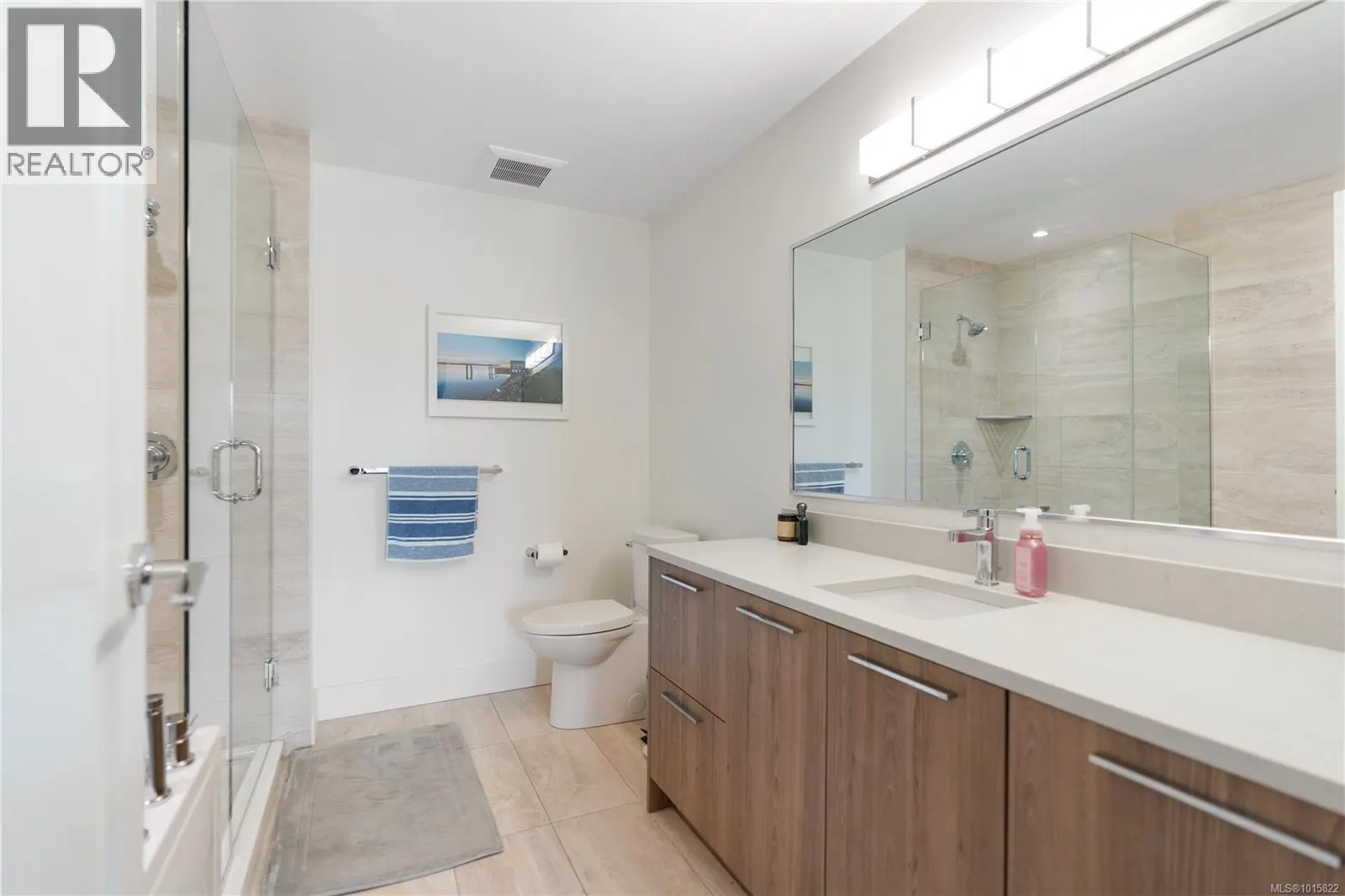 303 2500 Hackett Cres