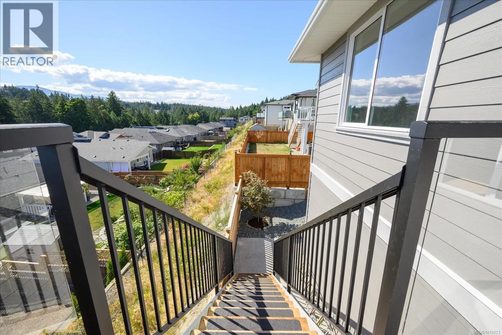 167 Golden Oaks Cres