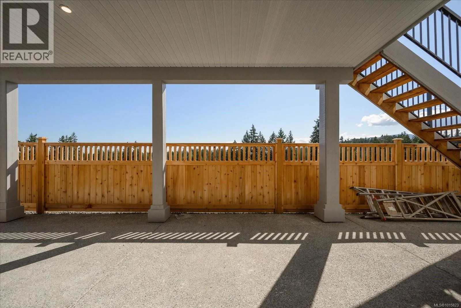 167 Golden Oaks Cres