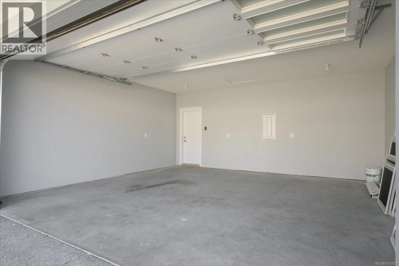 167 Golden Oaks Cres