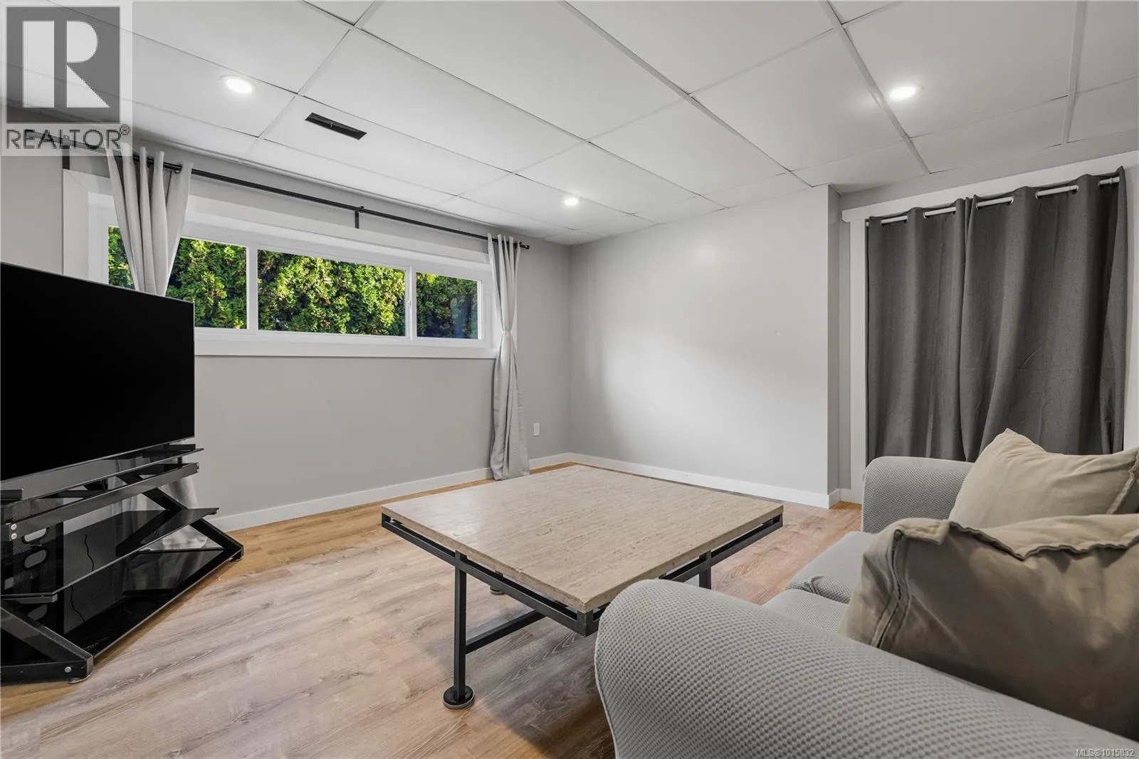 506 Charles Pl