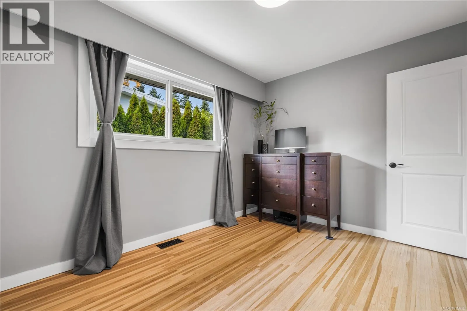 506 Charles Pl
