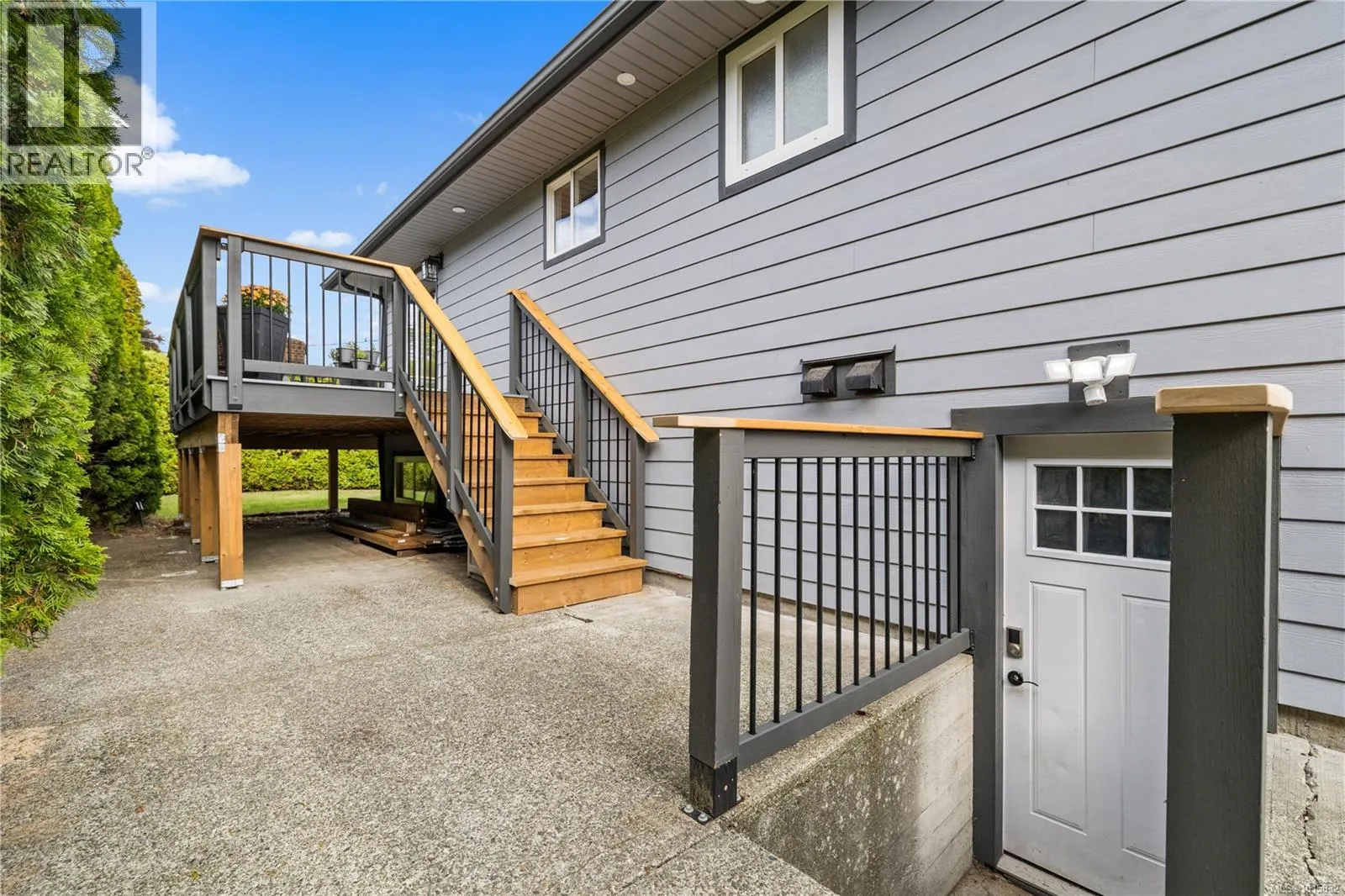 506 Charles Pl