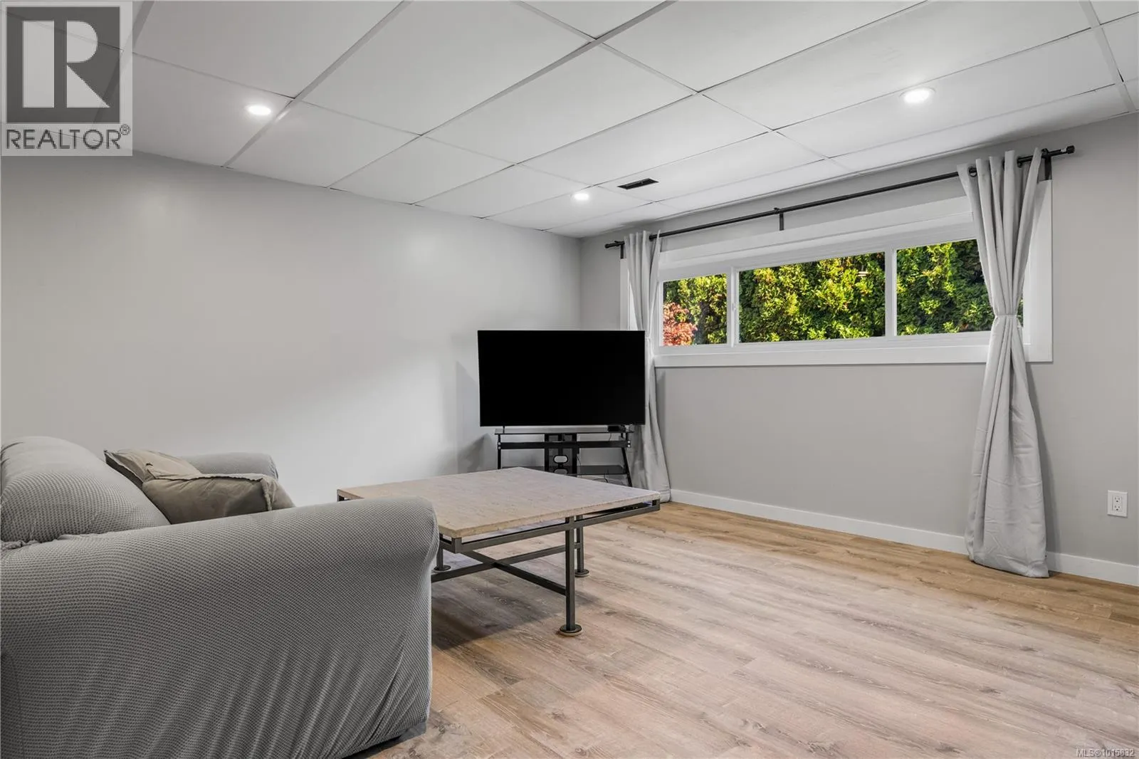 506 Charles Pl